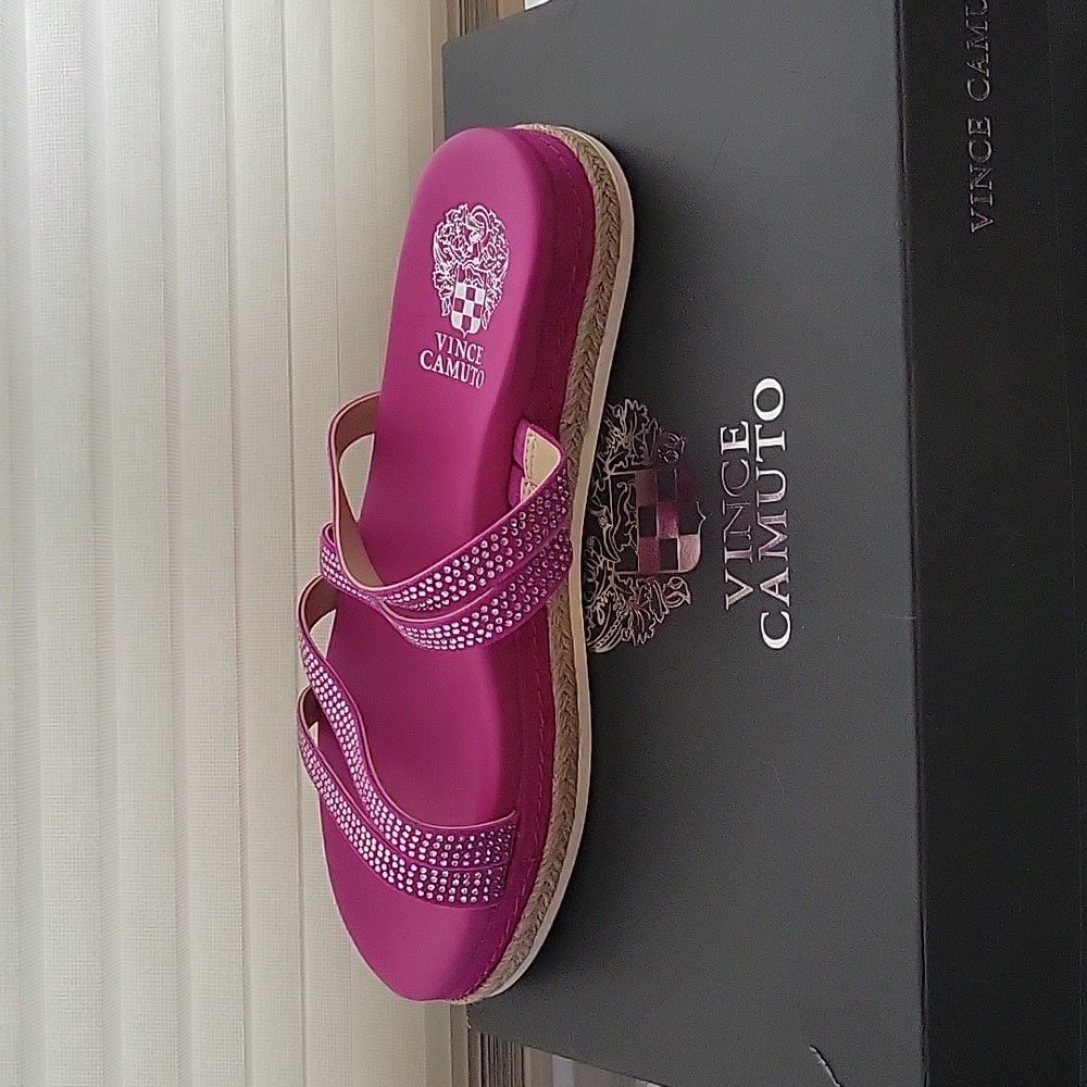 New Vince Camuto Fushsia Sandals Size 7